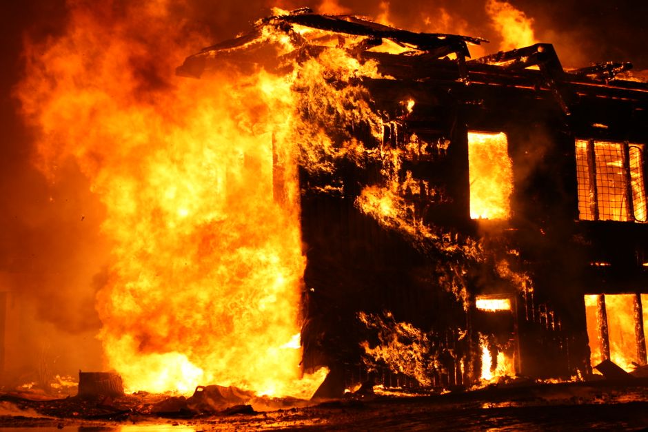Пожежа біля ринку Барабашово у Харкові: 100 кв. м вогню