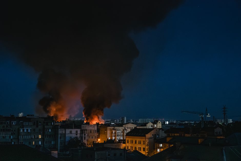 Росія атакувала Київ: пожежа в будинку, 8 постраждалих